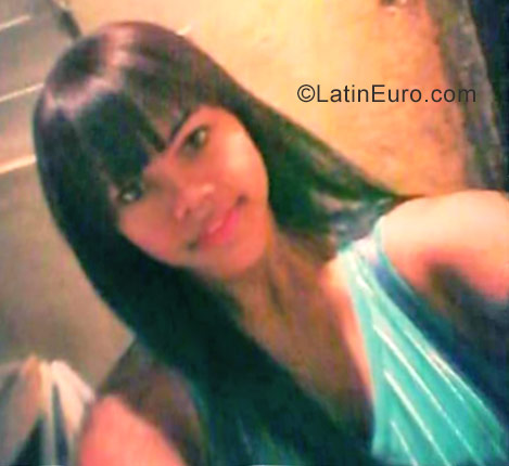 Date this happy Dominican Republic girl Yuliana from Santo Domingo DO26916