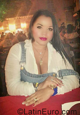 Date this nice looking Colombia girl Lina from Monteria CO31203