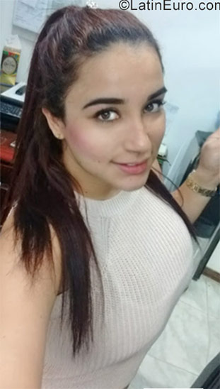 Date this good-looking Colombia girl Mary from Cali CO20194