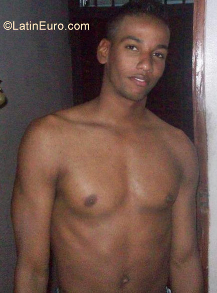 Date this sultry Dominican Republic man Edinson Enmanue from Espaillat DO27892