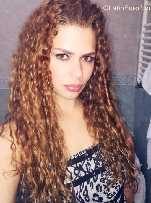 Date this hard body Portugal girl Angelsammy from Lisboa PT77