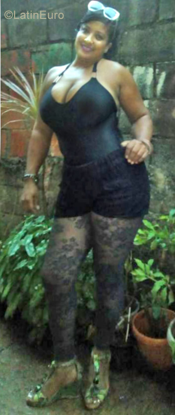 Date this stunning Dominican Republic girl Cristina from Santo Domingo DO28172