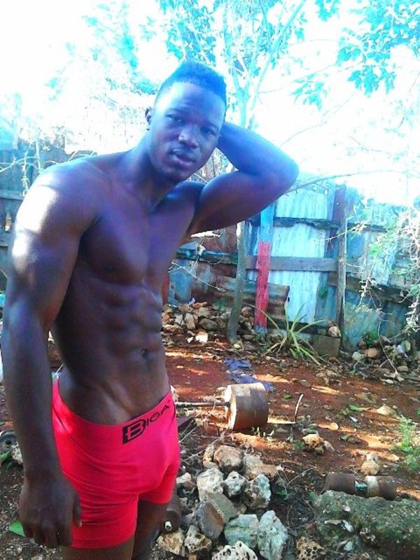 Date this hard body Dominican Republic man Eduardo from Santo Domingo DO28297