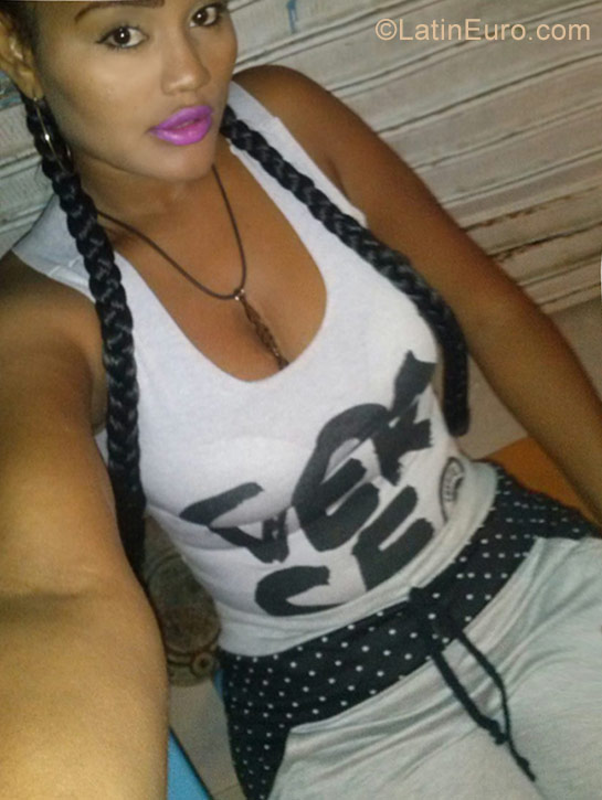 Date this lovely Colombia girl Yeisi from Cartagena CO21256