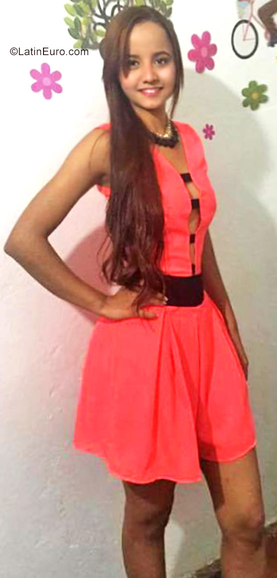 Date this beautiful Colombia girl Yulieth camargo from Caucasia CO22620