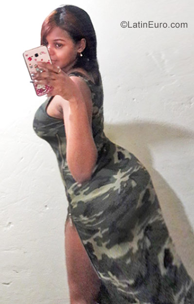 Date this voluptuous Dominican Republic girl Baby flor from Santiago DO40094