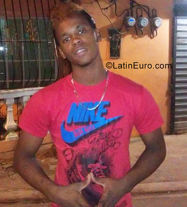 Date this tall Dominican Republic man Junior ernest c from Brazil DO29338