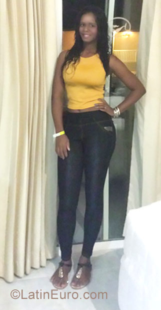 Date this good-looking Dominican Republic girl Vieliz from Santo Domingo DO39986