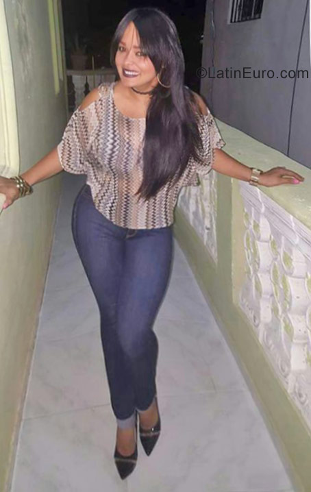Date this sultry Dominican Republic girl Jeyssi from La Romana DO29603