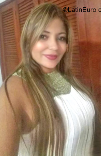 Date this attractive Colombia girl Stella from Cartagena CO22118