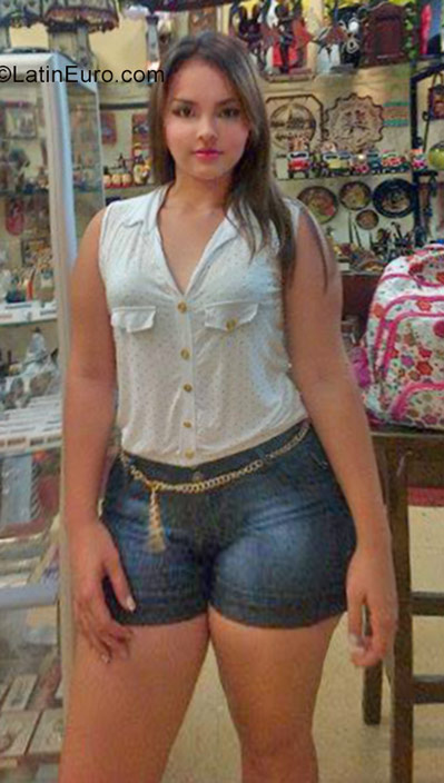 Date this lovely Colombia girl Angela paola from Cali CO22127