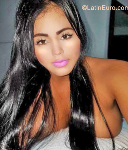 Date this foxy Dominican Republic girl Yamilca from Santiago DO29956
