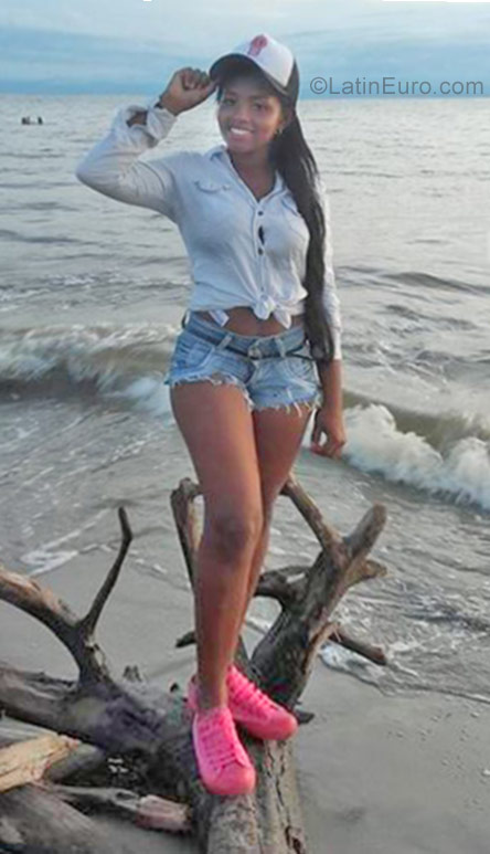 Date this attractive Colombia girl Tatiana from Medellin CO25886