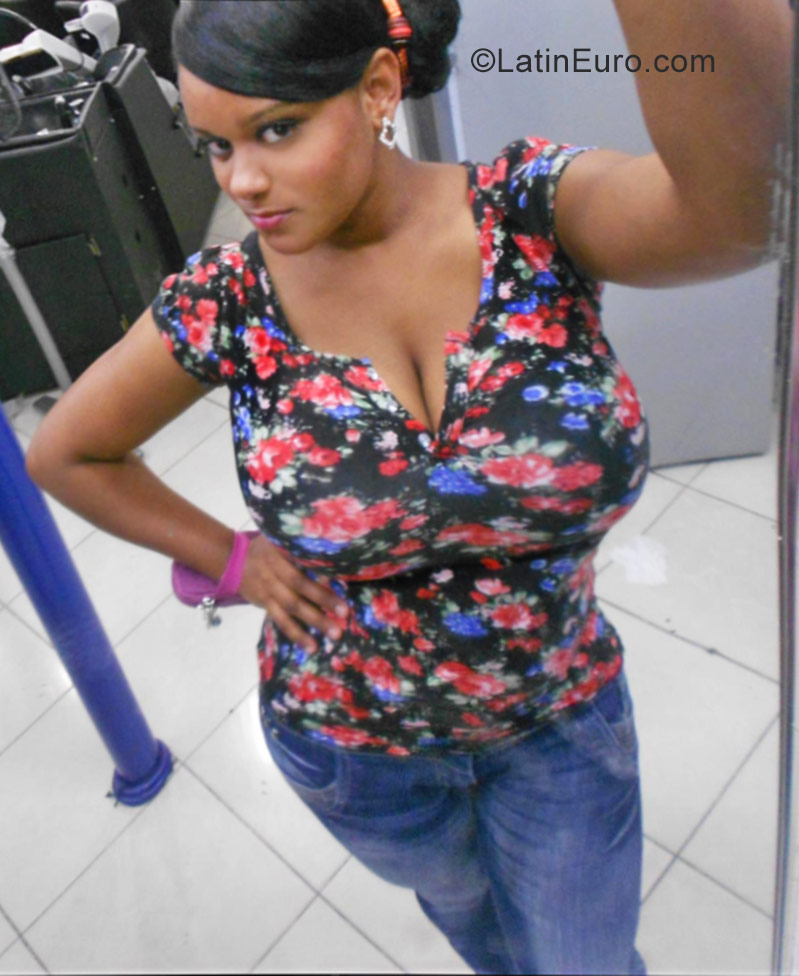 Date this athletic Dominican Republic girl Katherine from Santo Domingo DO30040