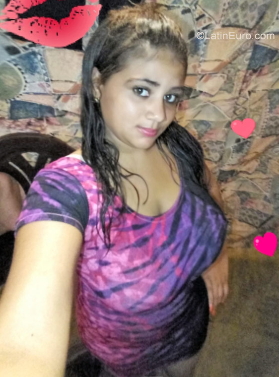 Date this good-looking Dominican Republic girl Cristal from Higuey DO30057