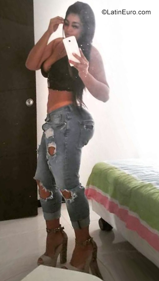 Date this tall Colombia girl Paola from Cali CO22292