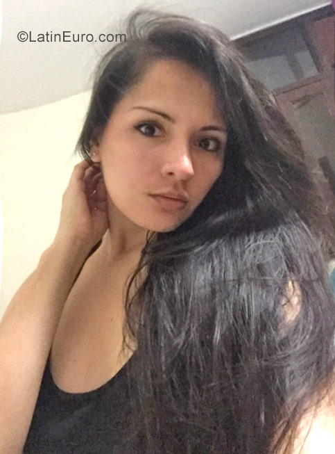 Date this good-looking Peru girl Yessenia from Lima PE1474