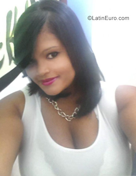 Date this hot Dominican Republic girl Esther from Constana DO30279