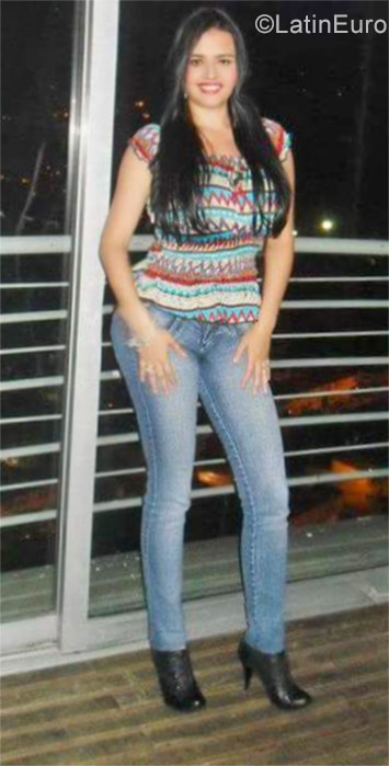 Date this beautiful Colombia girl Lady from Armenia CO22326