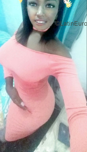 Date this good-looking Dominican Republic girl Coranie from Santo Domingo DO35316