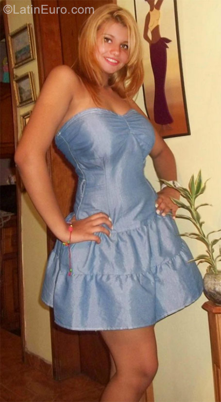 Date this georgeous Venezuela girl Kari from Valencia VE936
