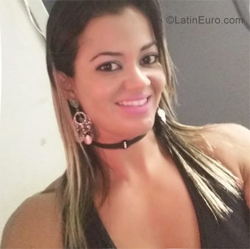 Date this hard body Ivory Coast girl Rachida from Abidjan IC87