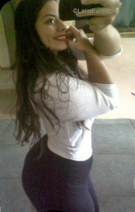 Date this cute Venezuela girl Yusmeli from Caracas VE949