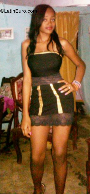 Date this sultry Dominican Republic girl Perla linares from San Pedro De Macoris DO30343