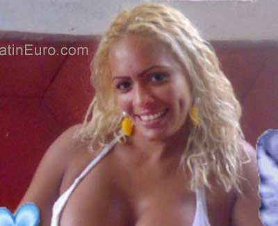 Date this sultry Venezuela girl Carmen from Tumero VE954