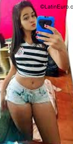 Date this hot Brazil girl Bruna from Salvador BR10304