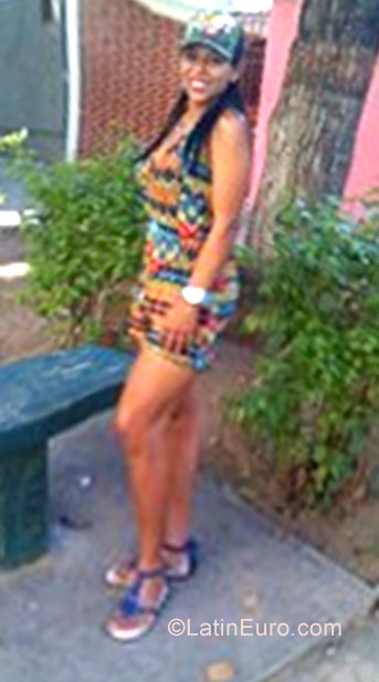 Date this good-looking Venezuela girl Natacha from Caracas VE973