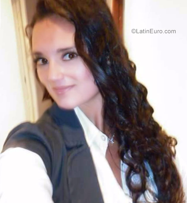 Date this beautiful Colombia girl Diana from Bogota CO22437