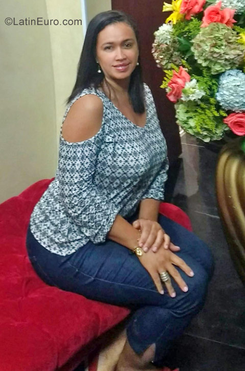Date this hot Colombia girl Martha from Santa Marta CO22459