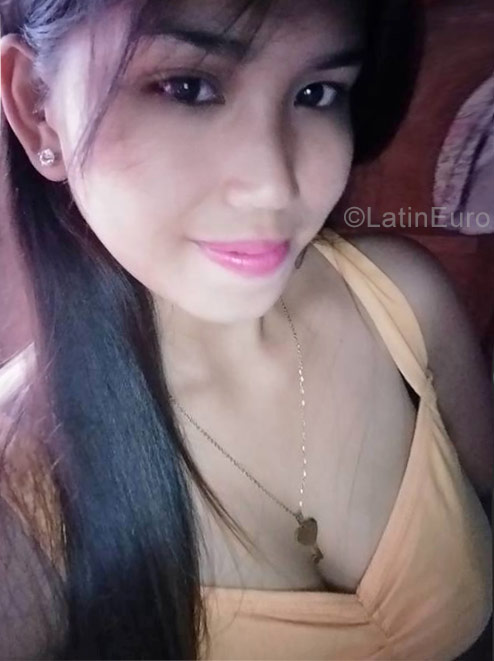 Date this attractive Philippines girl Lowella from Marawi City PH987