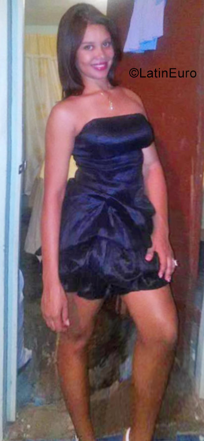 Date this sensual Dominican Republic girl Sorenly from Santo Domingo DO30524