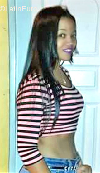Date this nice looking Dominican Republic girl Evanely from Mao DO30541