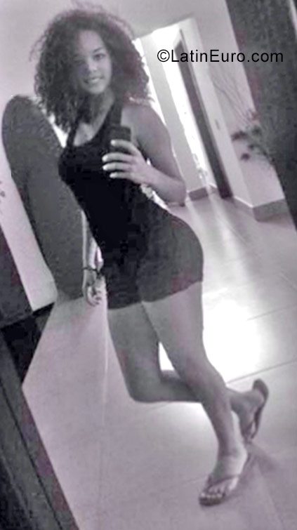 Date this athletic Dominican Republic girl Ana - divina from Santo Domingo DO30566