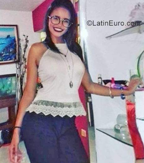 Date this hard body Venezuela girl Audymar from Miranda VE1054