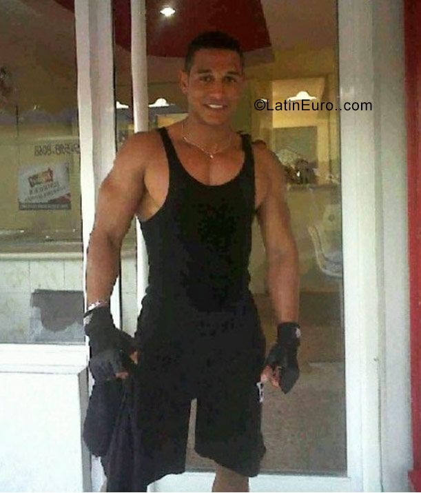 Date this exotic Dominican Republic man Erick from Santo Domingo DO30671