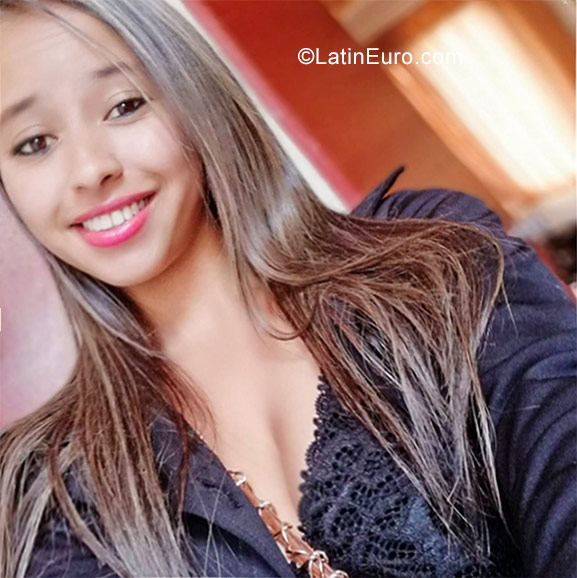 Date this happy Colombia girl Dayana from Pasto CO22724