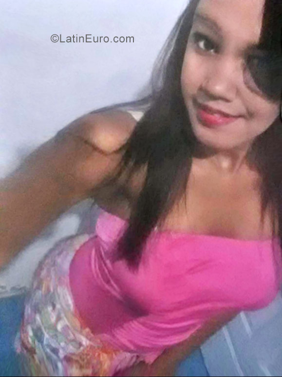 Date this funny Dominican Republic girl Yamilka from Santiago DO30700