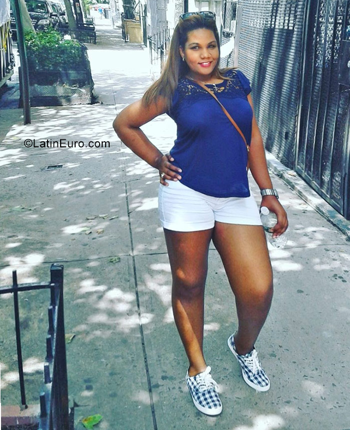 Date this happy Dominican Republic girl Ruth from San cristobal DO30748