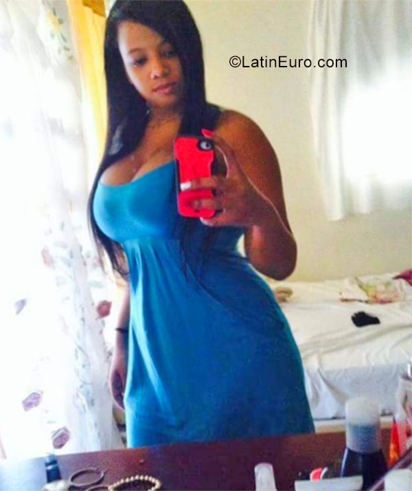 Date this sensual Dominican Republic girl Julia from Santo Domingo DO30793