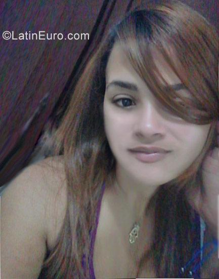 Date this athletic Dominican Republic girl Suleica from Santiago DO30796