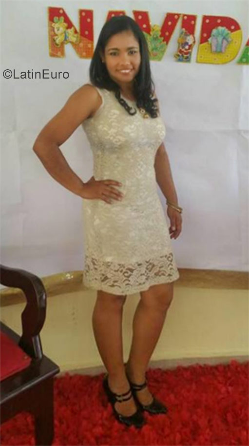 Date this tall Dominican Republic girl Rosa from Bonao DO30803