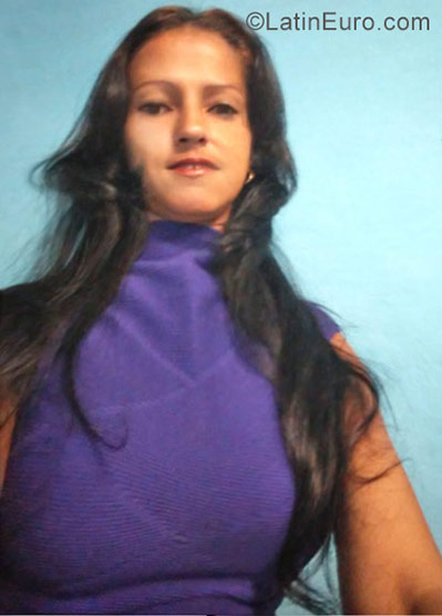 Date this lovely Cuba girl Duran from La Habana CU174
