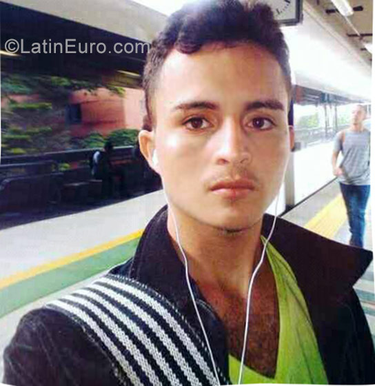 Date this charming Colombia man Carlos from Medellin CO22868