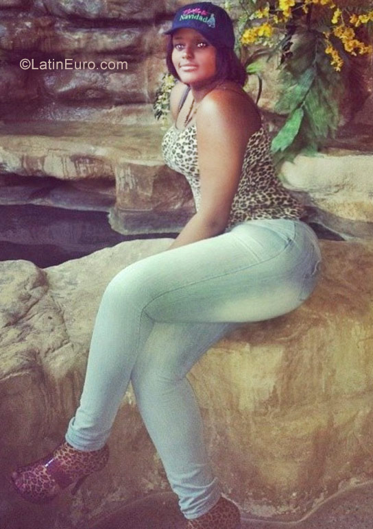 Date this cute Dominican Republic girl Paola from Santo Domingo DO30890