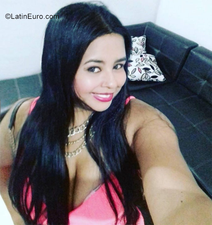 Date this happy Colombia girl Elizabeth from Medellin CO22877