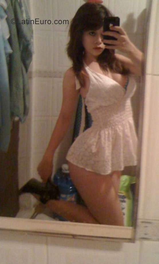 Date this foxy Dominican Republic girl Elaine from La Romana DO34628